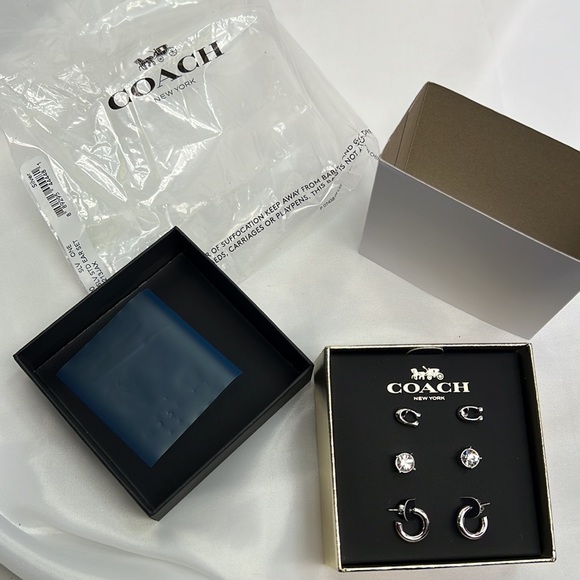 COACH NWT Signature Stud Earring Set / Trio Gift Box - Silver-tone - Picture 4 of 8